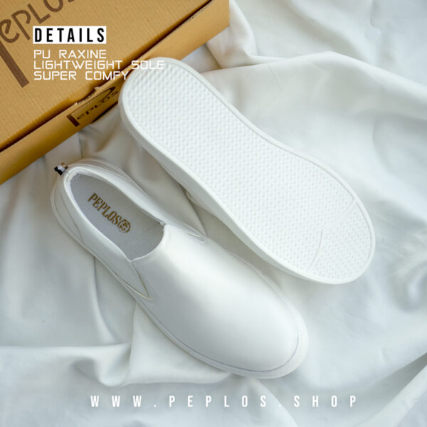 C015 White Shoe - Image 3